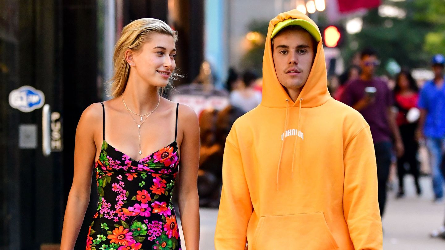Justin and Hailey Bieber’s Puppy Nearly Grinched Up Their Christmas - www.mtv.com