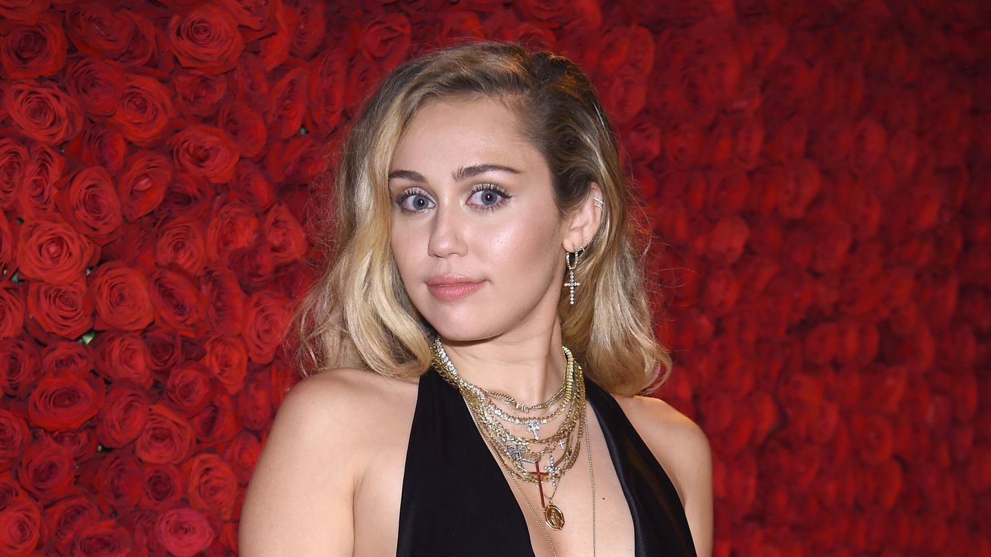 Miley Cyrus Has A Razor-Cut Mullet And People Can't Deal - www.mtv.com
