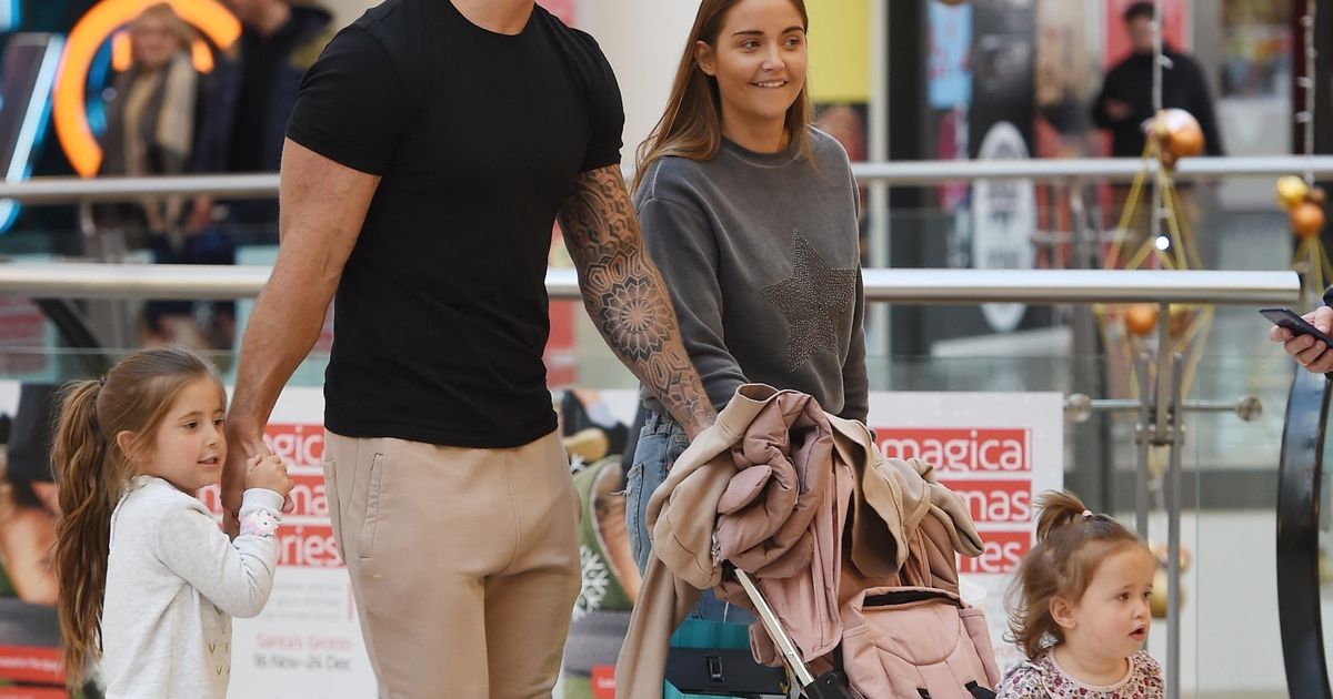 Jacqueline Jossa takes Dan Osborne to buy a new phone as they move on from cheat claims - www.irishmirror.ie - Australia - Centre