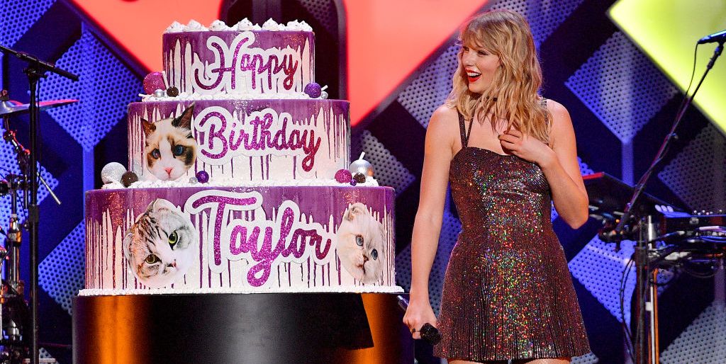 How Taylor Swift Celebrated Her 30th Birthday: Cake, Performing, and an After Party With Friends - www.elle.com - New York - Los Angeles