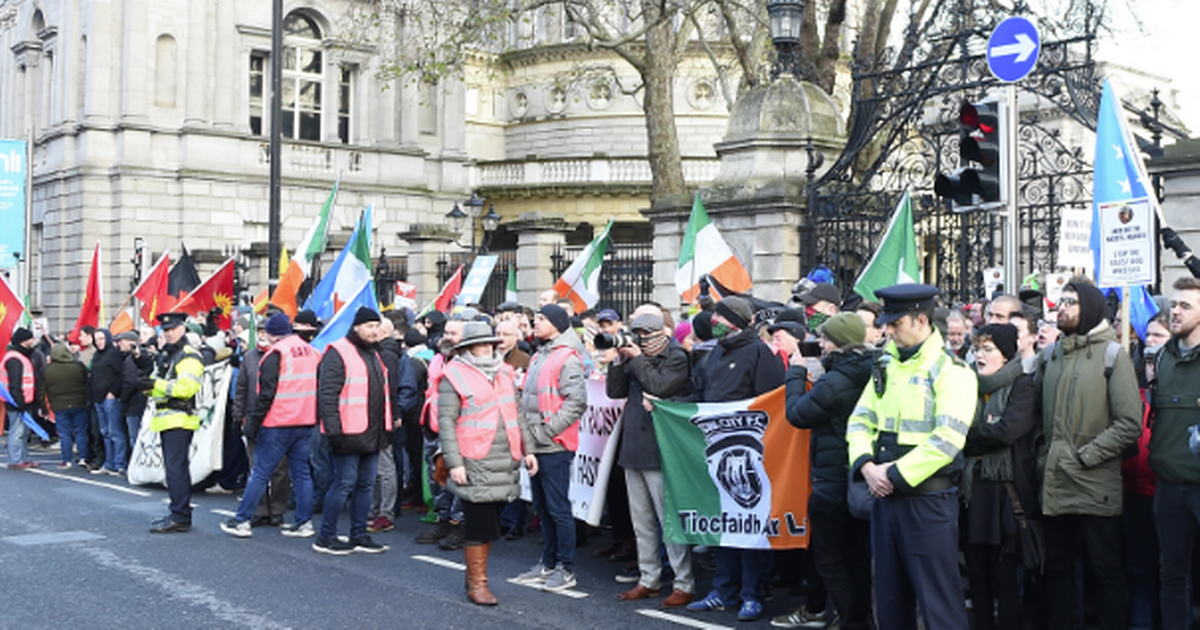 Three arrested and one charged following rival protests outside Dail in Dublin - www.irishmirror.ie - Ireland - Dublin