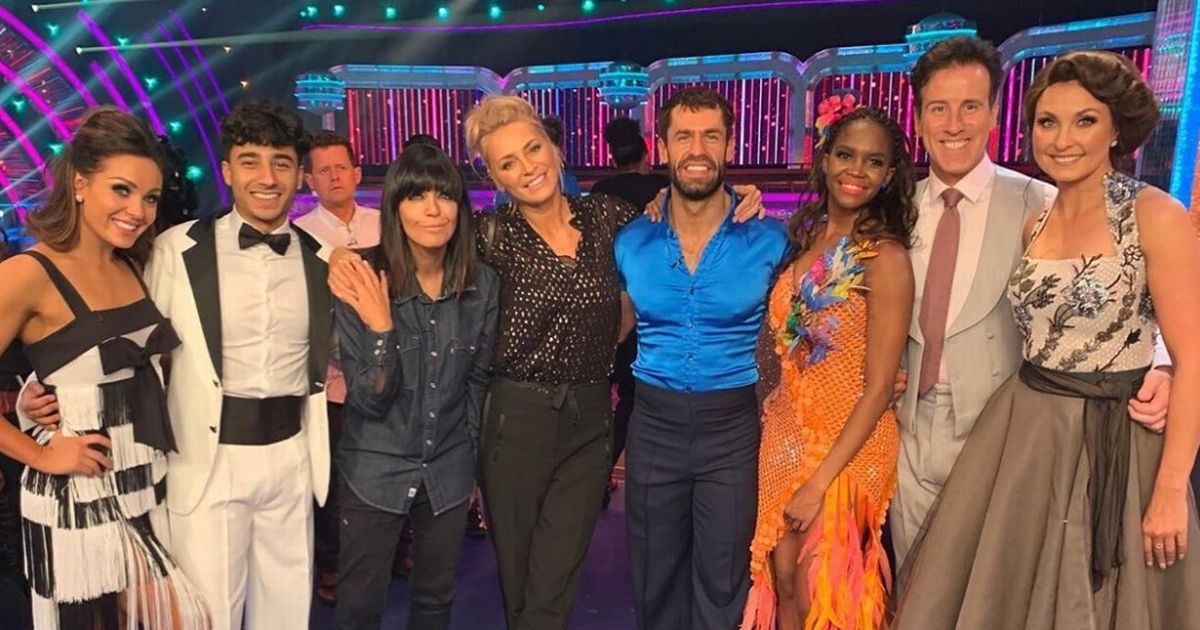 Strictly Come Dancing host offers first-look at 'close' final in backstage snap - www.irishmirror.ie