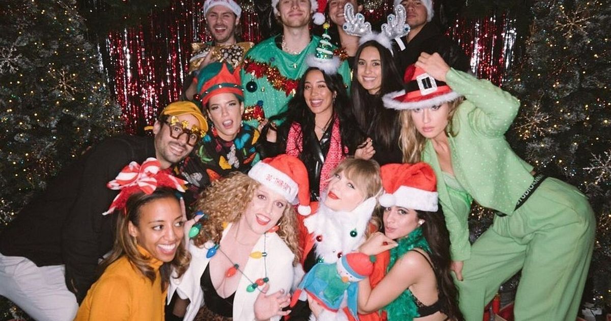 Inside Taylor Swift's 30th birthday complete with cat cake and festive dress up - www.irishmirror.ie - Santa