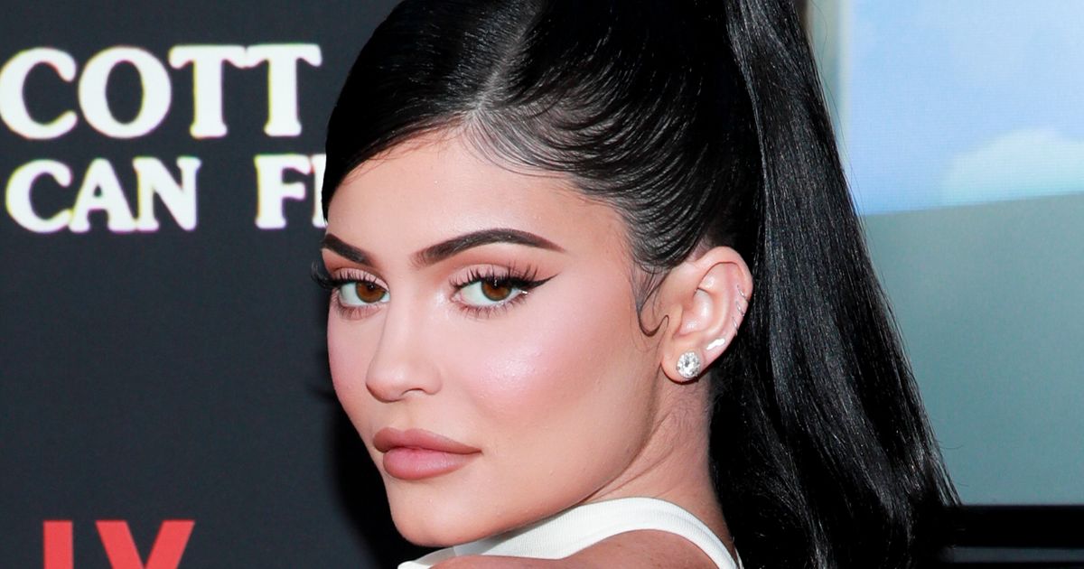Kylie Jenner flaunts diamond ring as she admits she misses ex Travis in cryptic post - www.irishmirror.ie