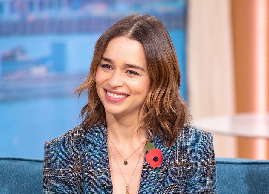 Emilia Clarke reveals the ‘perfect gift’ she gave her father on his final Christmas - evoke.ie