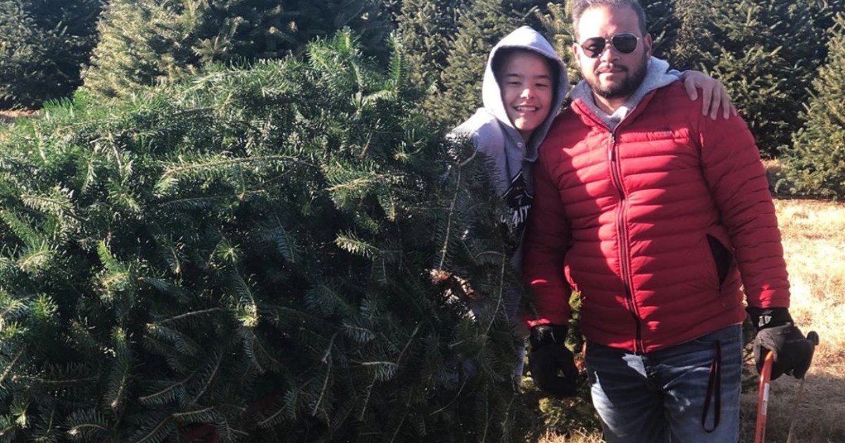 Jon Gosselin, Collin Gosselin Pick Out Christmas Tree Amid Feud With Kate Gosselin - www.usmagazine.com