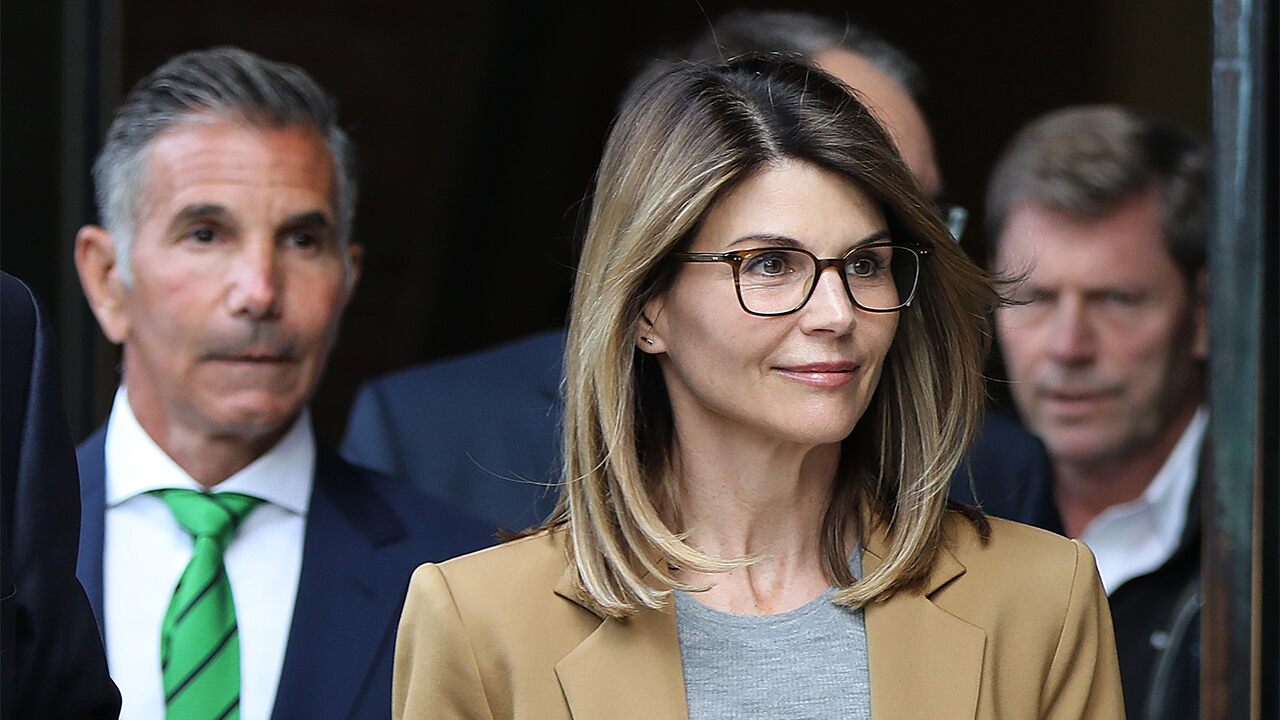 Lori Loughlin, Mossimo Giannulli ask court for evidence to help their college admissions scandal case - www.foxnews.com - state Massachusets