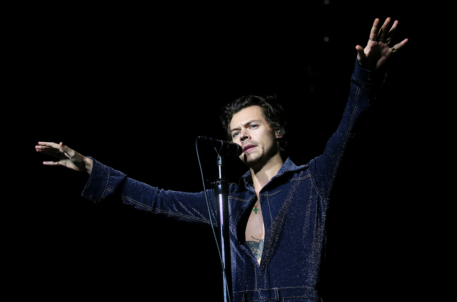 Harry Styles Doesn't Mind Questions About His Sexuality, He Just Wants to Know 'Who Cares?' - www.billboard.com