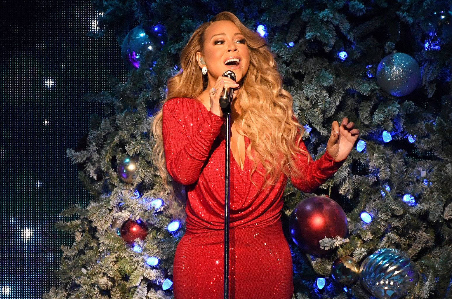 See How Billy Eichner &amp; the Lambily Celebrated Mariah Carey's Billboard Hot 100 No. 1 'All I Want For Christmas Is You' - www.billboard.com - New York