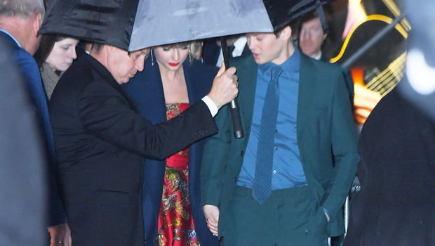 Taylor Swift &amp; Joe Alwyn Hold Hands In Rare Showing Of PDA After ‘Cats’ Premiere — Pics - hollywoodlife.com - New York