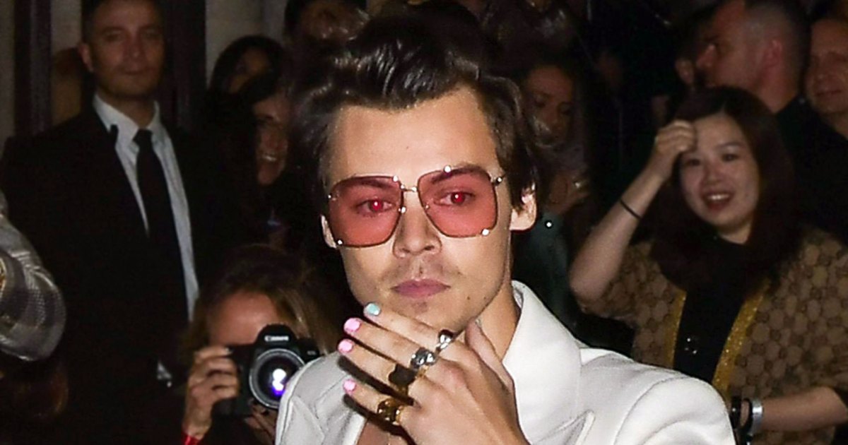 Harry Styles’ Most Memorable Manicures of All Time — Including Smiley-Face Nails, Duo-Tone Designs and Everything in Between - www.usmagazine.com - Poland