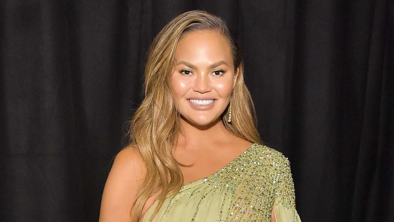 Chrissy Teigen Didn't Know Her Dinner Party Was to Celebrate 'The Voice' Finale -- See Her Hilarious Reaction! - www.etonline.com