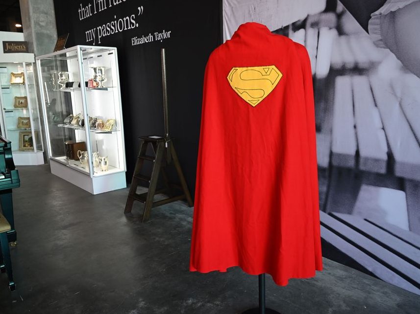 Christopher Reeve's Superman cape sells for $193Gs at auction - torontosun.com