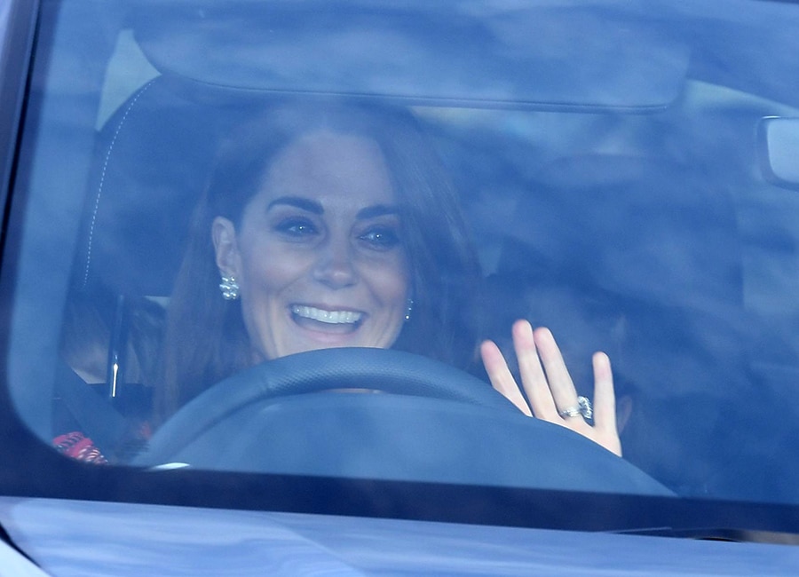 Duchess takes the wheel! Kate Middleton drives family to Christmas lunch - evoke.ie