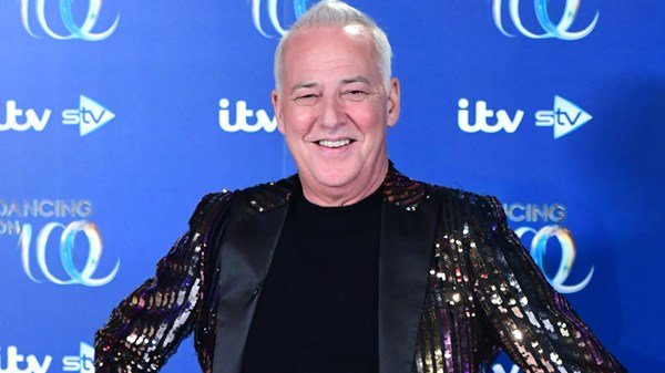 Michael Barrymore quits Dancing On Ice after breaking his wrist - www.breakingnews.ie