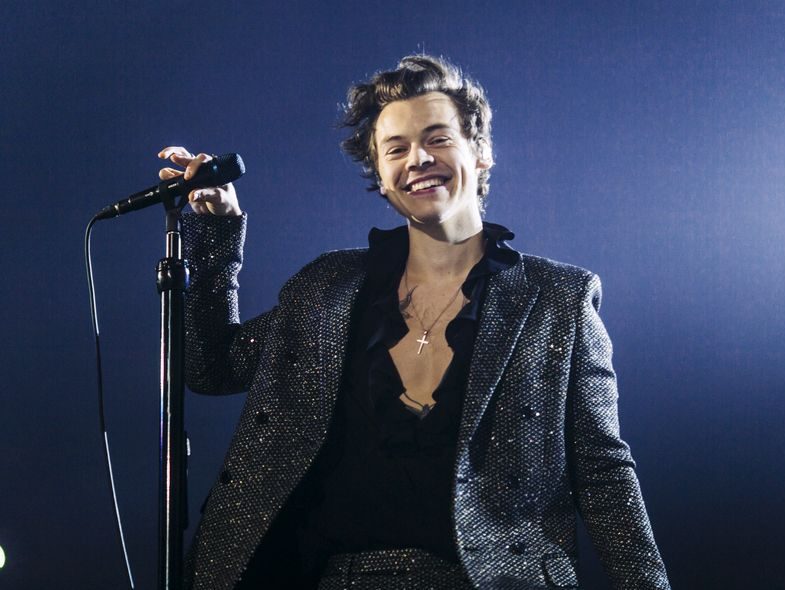 'I'M NAKED IN THAT PICTURE': Photographer persuaded Harry Styles to ditch clothes for album shoot - torontosun.com