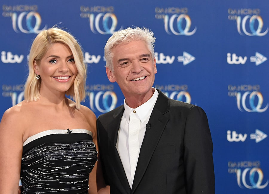 Oh no he didn’t! Phillip Schofield throws a sly dig at next year’s Strictly - evoke.ie