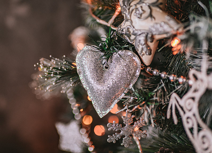 A definitive list of the most extra celeb Christmas trees of 2019 - evoke.ie