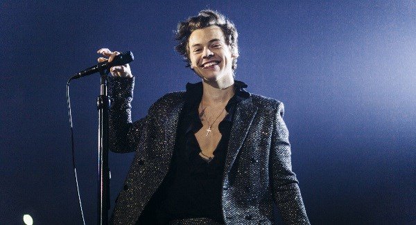 Harry Styles surprises fans at London gig with Stomzy collaboration - www.breakingnews.ie
