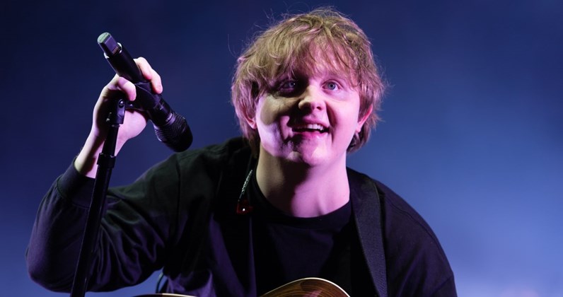 Before You Go by Lewis Capaldi makes it four weeks at the top to claim Ireland’s Xmas Number 1 single - www.officialcharts.com - Britain - Ireland