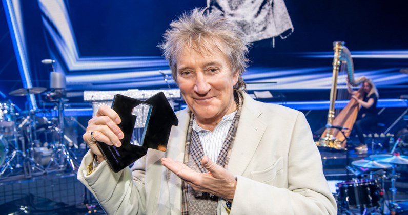 Rod Stewart sees off Stormzy and Harry Styles to score Christmas Number 1 album - www.officialcharts.com