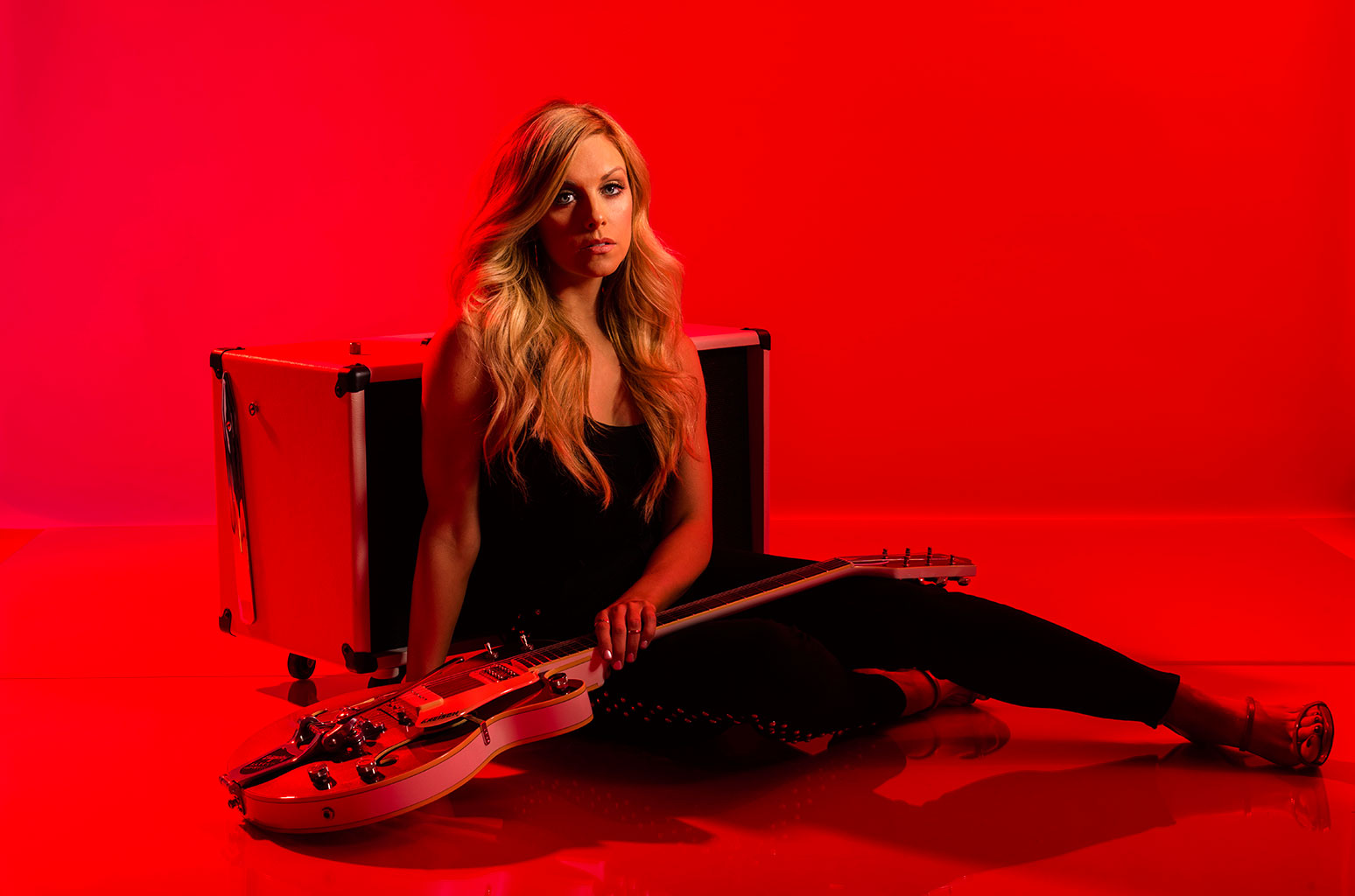 Makin' Tracks: Lindsay Ell Digs Deep For a Powerhouse Follow-Up to Her First No.&nbsp;1 on 'I Don't Love You' - www.billboard.com - city Small