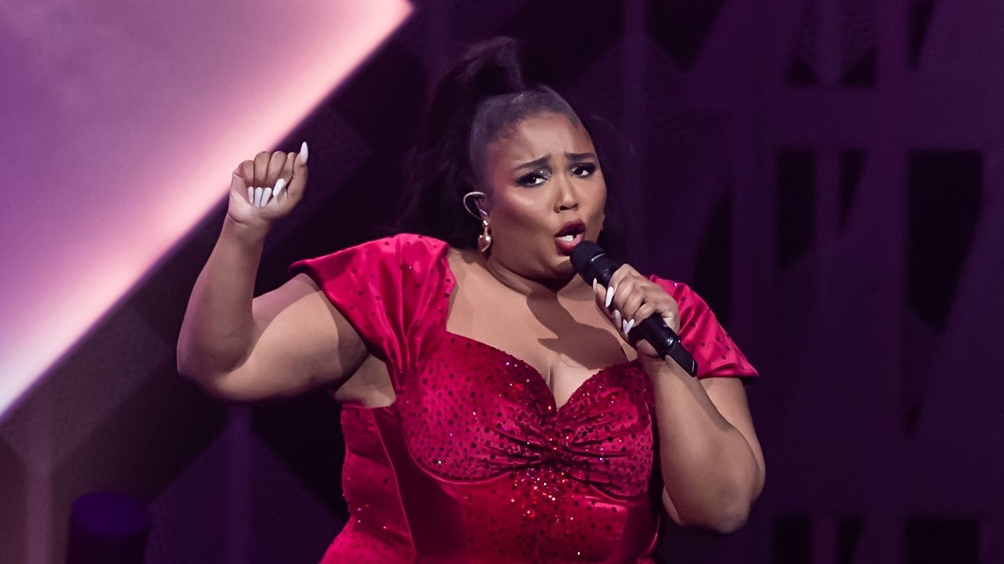 Lizzo Responds To Body-Shamer: 'The Only Person Who Needs To Do Better Is You' - www.mtv.com