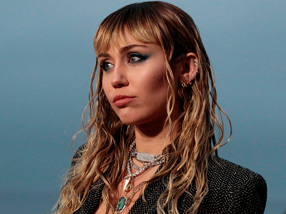 Miley Cyrus releases sad Christmas song - torontosun.com