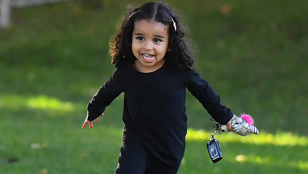 Dream Kardashian, 3, Is All Smiles While Running Around The Christmas Tree With Mom Blac Chyna — Pic - hollywoodlife.com - city Santa Claus