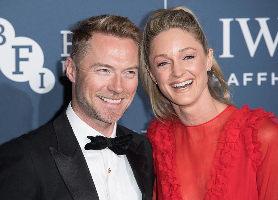 Storm Keating shows off growing baby bump in Christmas family snap - evoke.ie