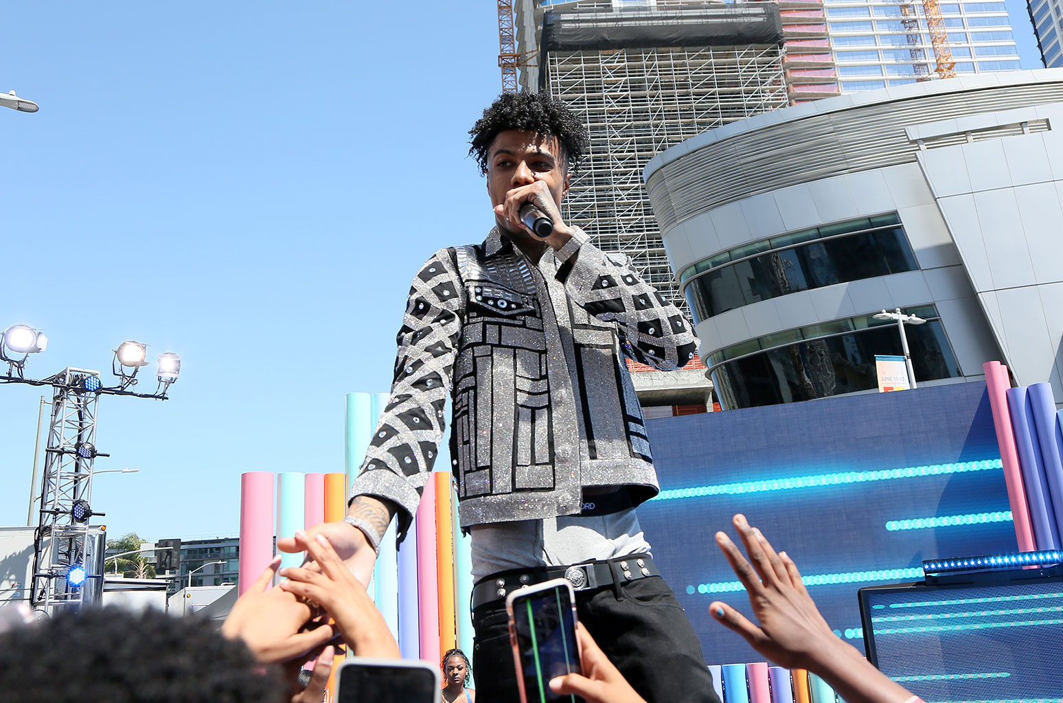 Blueface Gets Backlash After Throwing Cash to People in L.A.'s Skid Row - www.billboard.com - Los Angeles