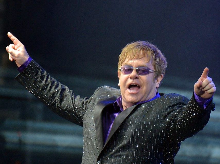 Elton John thanks fans for landmark year in touching Christmas video - torontosun.com
