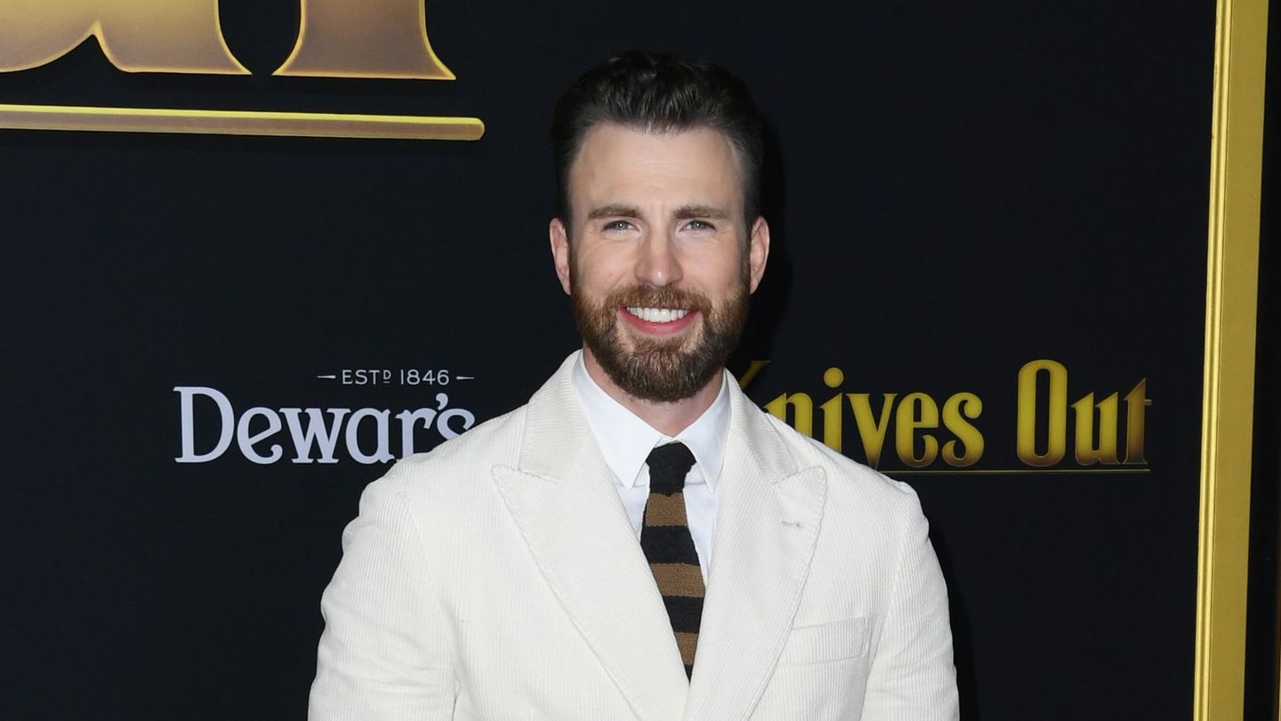 Chris Evans Put His Dog In The Infamous Knives Out Sweater And The Internet Loved It - www.mtv.com