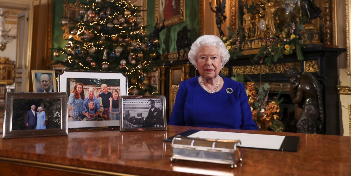 Queen Elizabeth's Body Language During Her Christmas Broadcast Suggests She's "Completely Unphased" By the Royal Drama - www.cosmopolitan.com - Britain