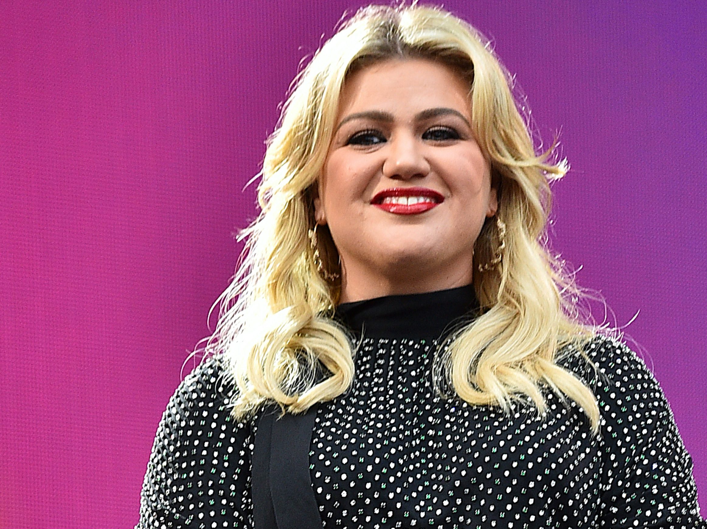 'IT'S NOT WEIRD': Kelly Clarkson reveals she has sex every night before bed - torontosun.com