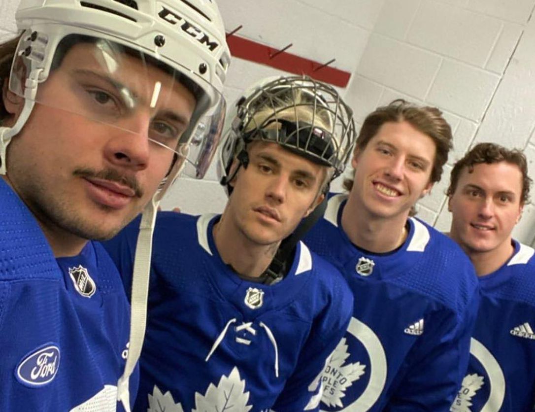 Justin Bieber hits ice with trio of Maple Leafs, saddens Drake - torontosun.com - county Ontario - city Stratford