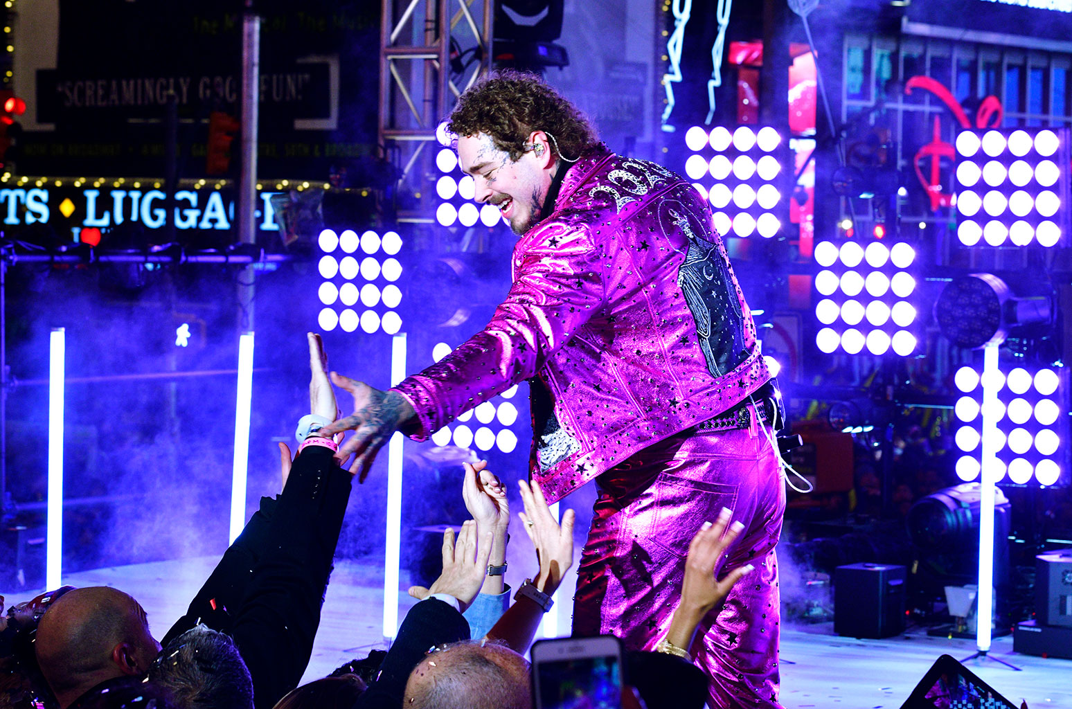 Here's What Happened on the Scene in Times Square at New Year's Rockin' Eve - www.billboard.com