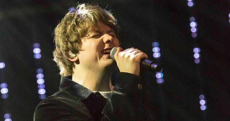 Lewis Capaldi claims the first Official Irish Chart double of the decade with Before You Go and Divinely Uninspired to a Hellish Extent - www.officialcharts.com - Ireland