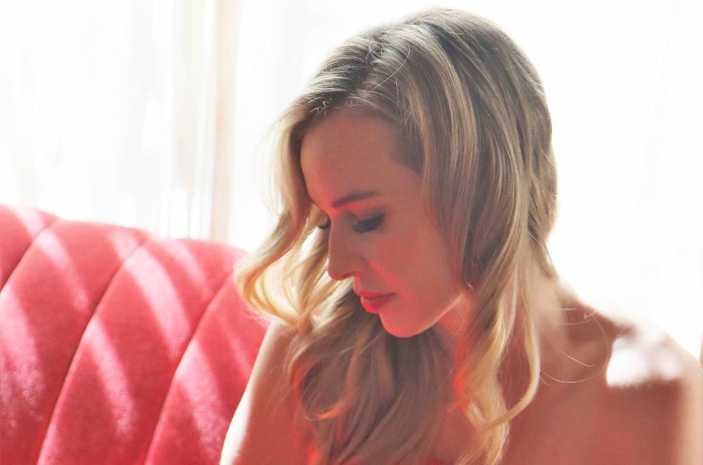Kasey Lansdale Straddles the 'Good Girl' Line On Sultry New Track: Exclusive - www.billboard.com