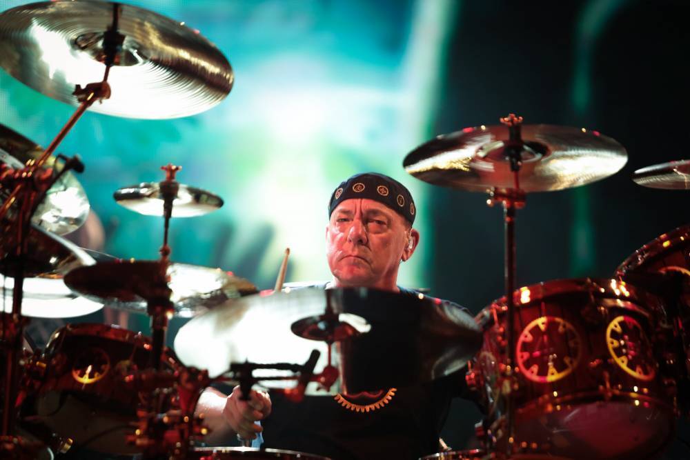 Neil Peart dead at 67: Slash, Brian Wilson and more stars pay tribute to legendary Rush drummer - www.foxnews.com