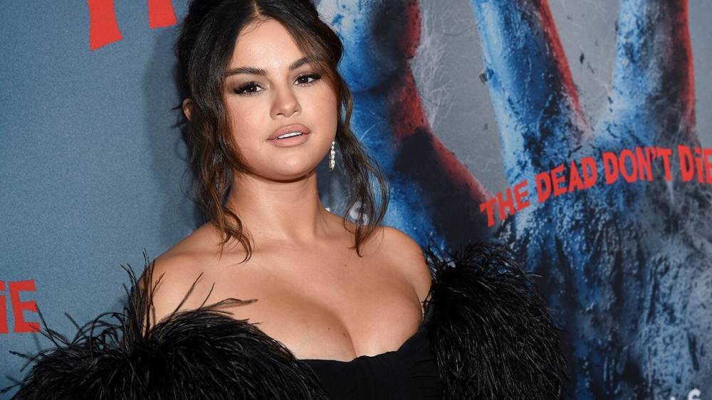 Selena Gomez reveals what it's like to date in Hollywood - www.foxnews.com - Hollywood - city Tinseltown
