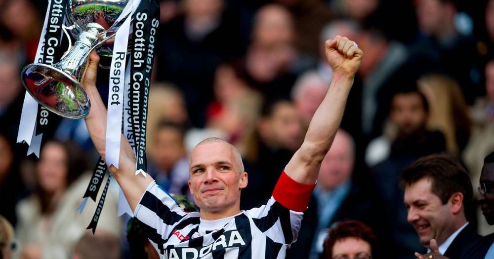 Tears, doping tests and a free bar: Former St Mirren skipper Jim Goodwin opens up on 2013 League Cup glory - www.dailyrecord.co.uk