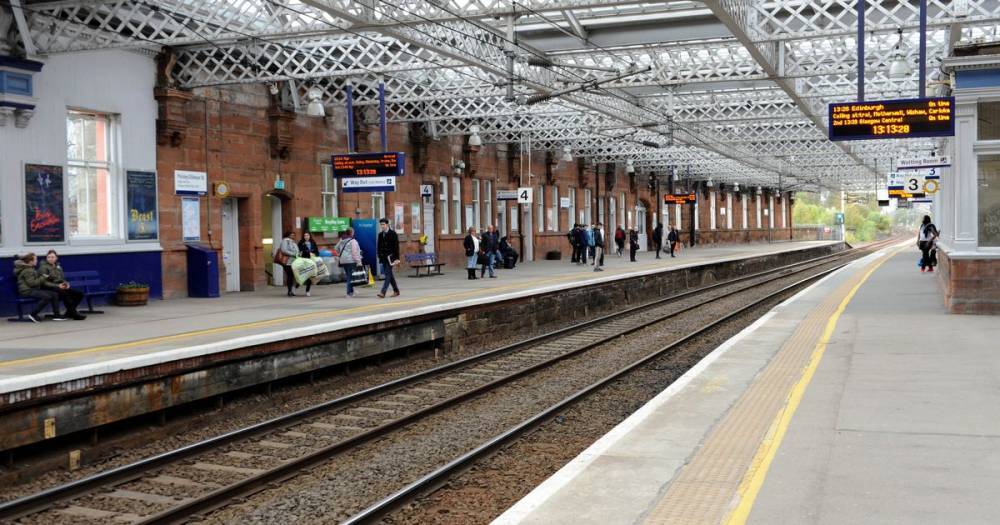 Fallen branches cause power failures at Paisley train station - www.dailyrecord.co.uk