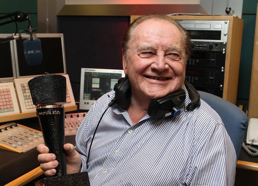 Late Late viewers ‘underwhelmed’ by ‘just a minute’ tribute to Larry Gogan - evoke.ie