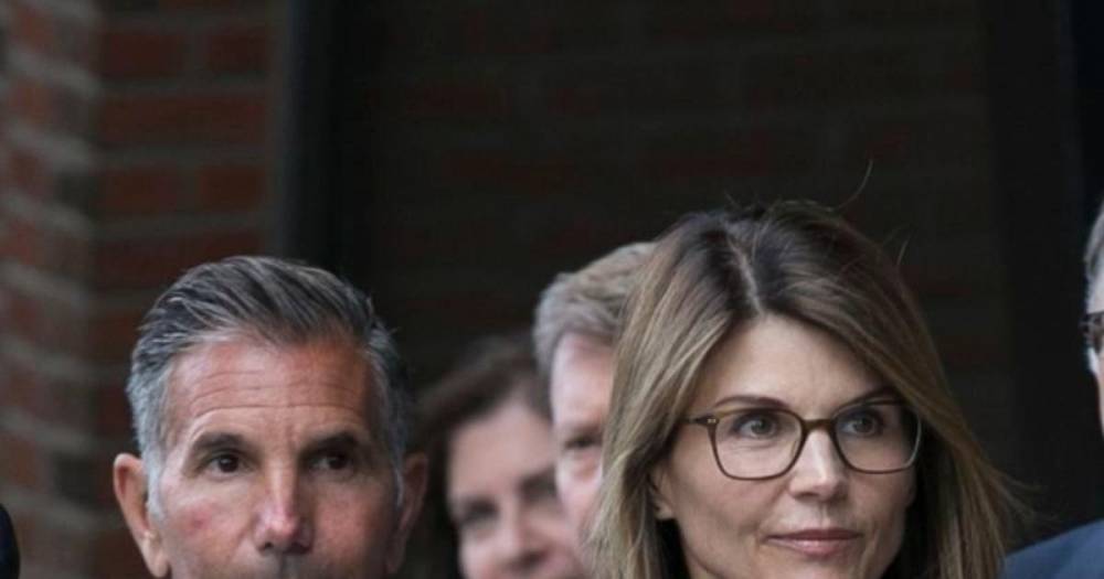 New details surface in Lori Loughlin's college admissions scandal case - www.wonderwall.com