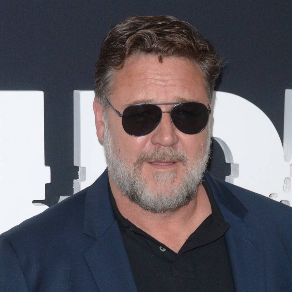 Russell Crowe celebrated Golden Globe win with family amid bushfire relief efforts - www.peoplemagazine.co.za - Australia - Los Angeles