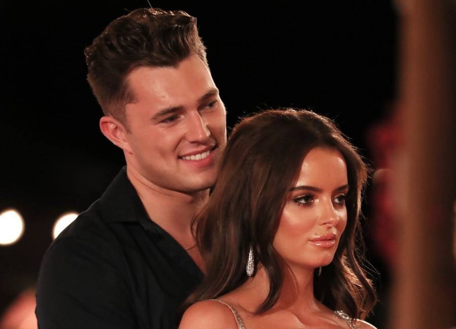 Cha-cha-cheating? Curtis Pritchard appears to cosy up to mystery woman at NYE bash - evoke.ie