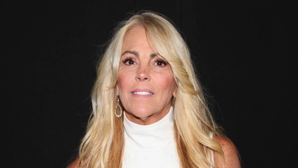 Dina Lohan Arrested on Suspicion of Driving While Intoxicated: Report - www.etonline.com