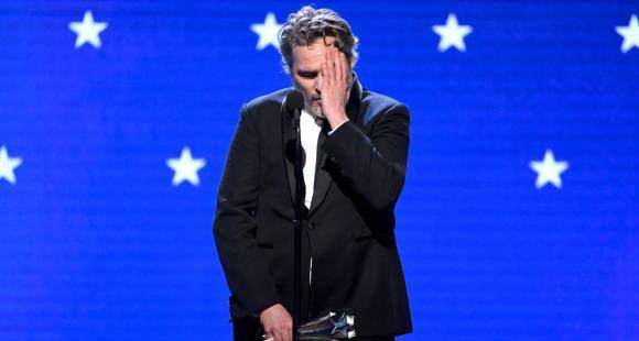 Critics' Choice Awards 2020: Joaquin Phoenix tears up thanking his mother in his Best Actor acceptance speech - www.pinkvilla.com - county Todd