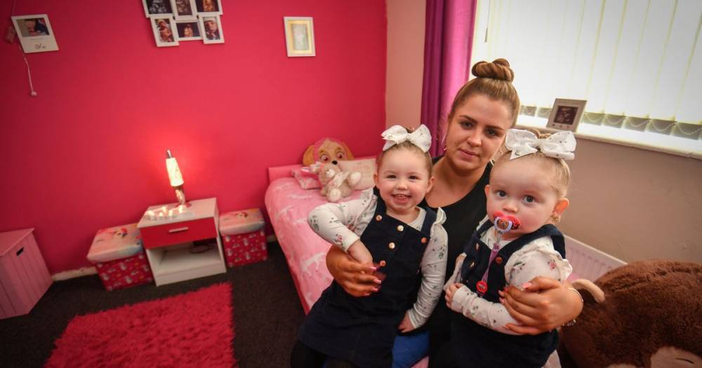 Mum claims her two young daughters can't sleep in bedroom after it was 'consumed by mould'... she says her landlord won't help - www.manchestereveningnews.co.uk